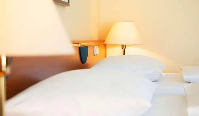 Victor's Residenz-hotel 4*